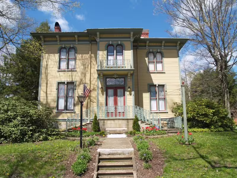 Front view of McMullen House Bed & Breakfast.